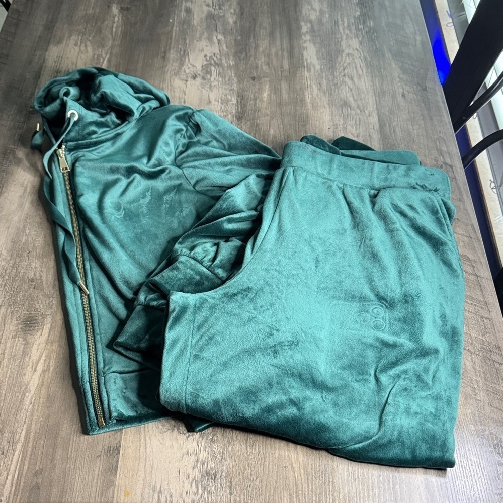 Magaschoni Green Zip-up Hoodie and Pant Velour Set - Picture 1 of 7
